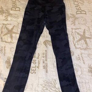 Lululemon ~ Size 6 ~ Camo ~